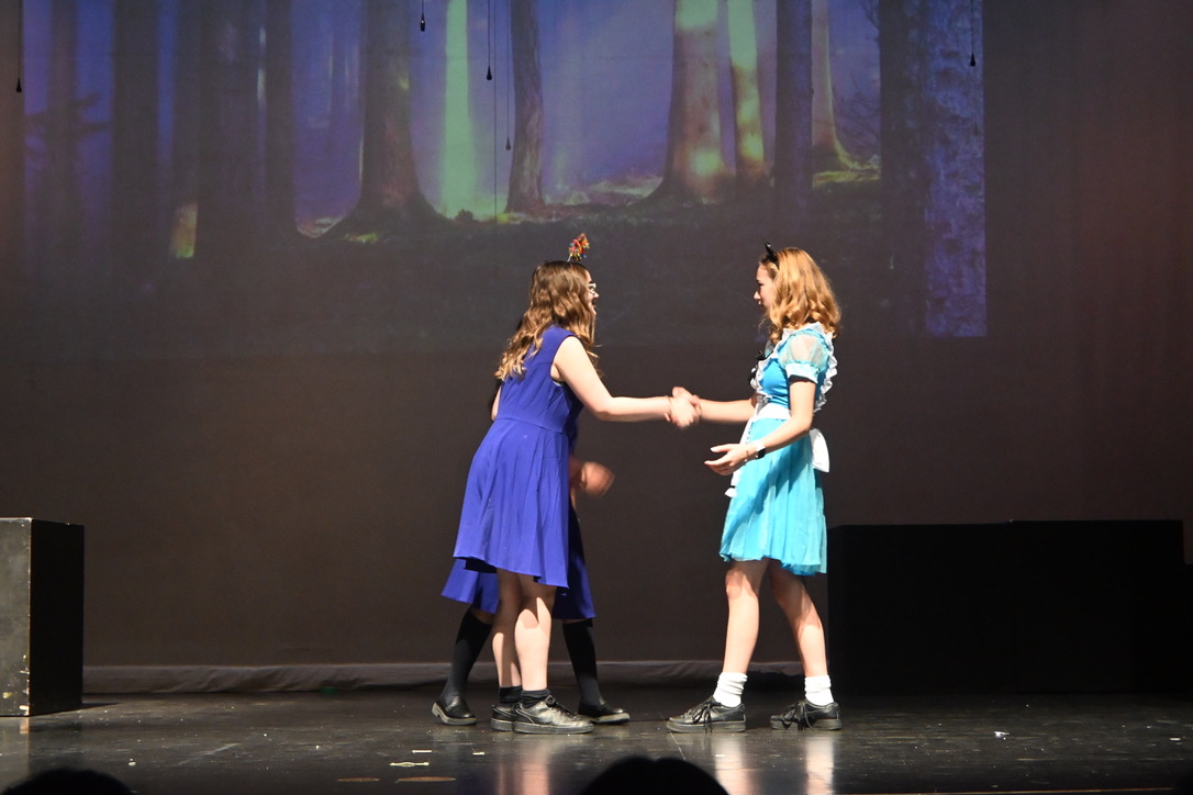 Alice in Wonderland production moment 7